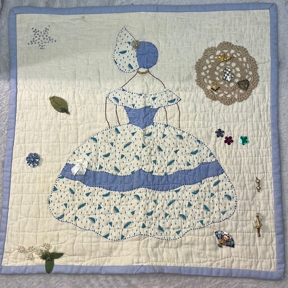 Hand Crafted Wall Flag : Doll/quilted - Picture 1 of 7